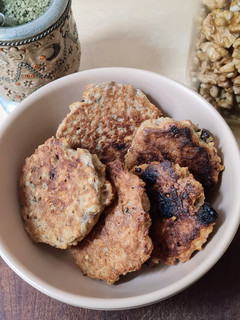 Una foto de Galletas de avena con nueces y pasas de uva 🍪 sin azúcares agregados ni edulcorantes