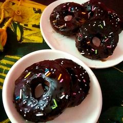 A picture of Chocolate Donuts.