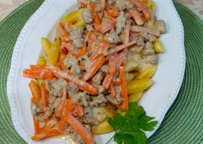 Schupfnudel Pfanne mit Hack und Möhren Rezept von Leonella - Cookpad