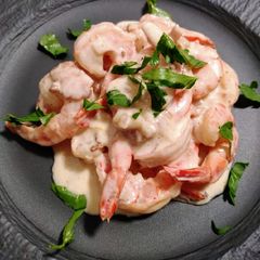 A picture of Prawns in bacon and cognac cream.