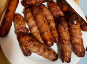 A picture of bratwurst sausages