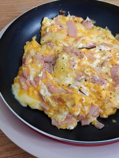 Una foto de Huevos con jamón y queso