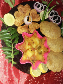 बेड़मी पूरी आलू (Bedmi Puri Aloo recipe in hindi) रेसिपी मुख्य फोटो