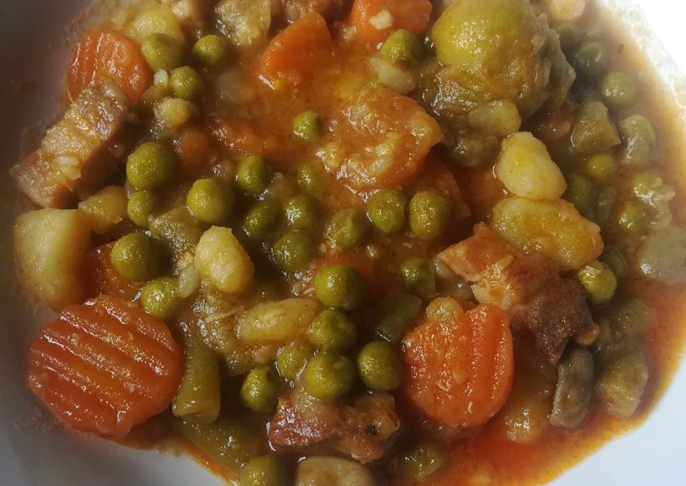 Guiso de menestra con panceta curada