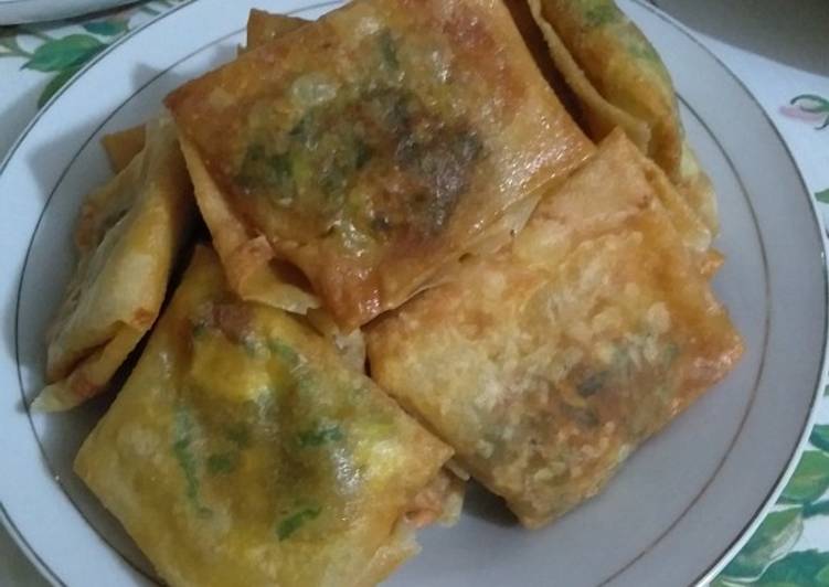 Langkah Mudah untuk Menyiapkan Martabak telor mini yang Lezat