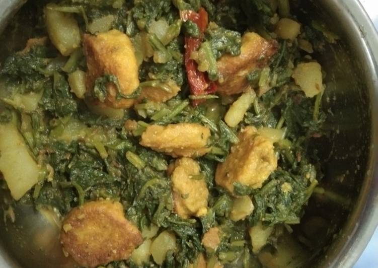 How to Prepare Super Quick Homemade Spinach curry with pakoda