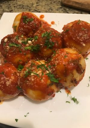 Una foto de Bollos pelones en salsa napolitana