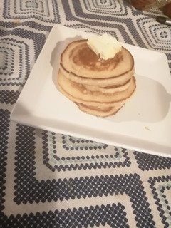 Una foto de Hot cakes de mantequilla