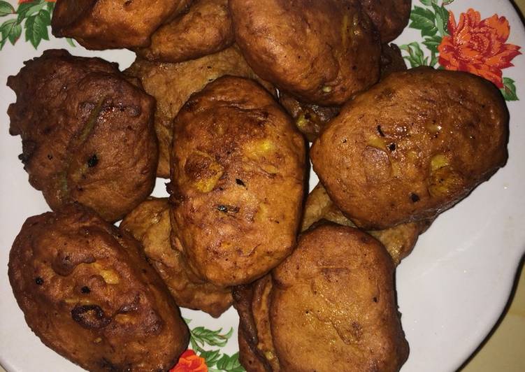 62. Kue pisang goreng