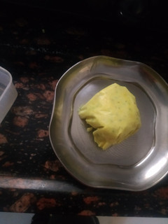 હોમમેડ ગાર્લિક બટર (Homemade Garlic Butter Recipe In Gujarati) રેસીપી મુખ્ય ફોટો