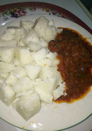 A picture of Boiled Yam with Grilled Chicken Tomatoes Sauce.