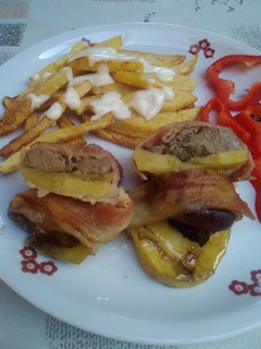 Baconba tekert fűszeres csirkemáj recept fotója