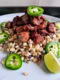 Esquites de comal con chicharrón de New York steak