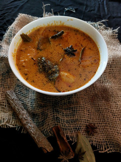 दम आलू (Dum Aloo recipe in hindi) रेसिपी मुख्य फोटो