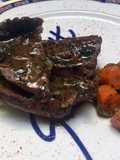Churrasco de cordero en reducción de menta y tanat sobre humus