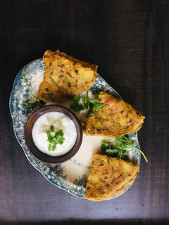 આલુ પરોઠા (Aloo Paratha Recipe In Gujarati) રેસીપી મુખ્ય ફોટો
