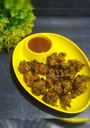 A picture of Methi Pakoda.