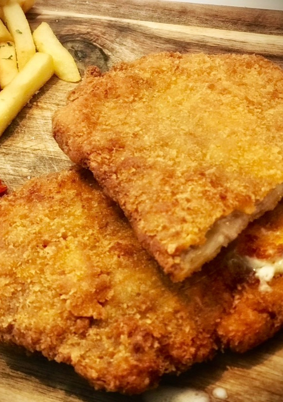 Una foto de Cachopo de cecina con queso La peral