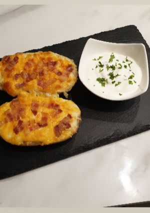 Juhtúrós-cheddaros krumplicsónak ropogós baconnel recept fotója