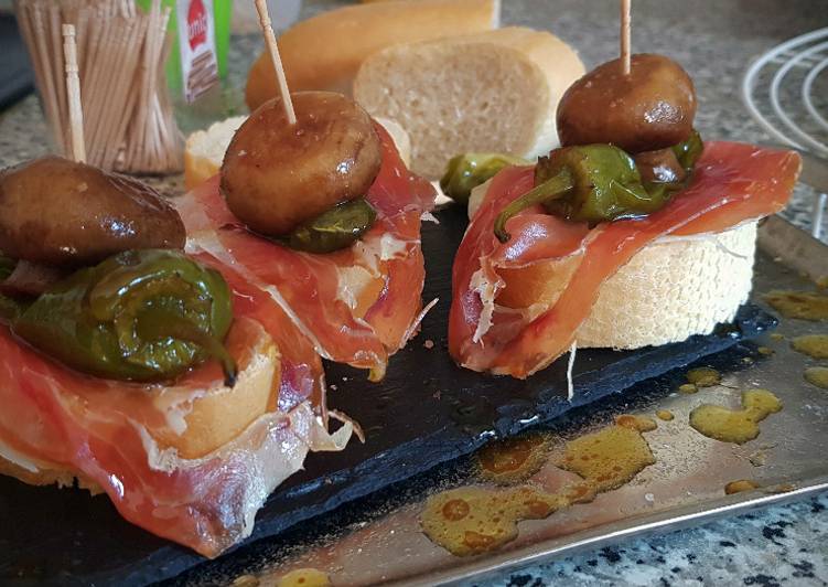 Montadito de Jamón Serrano, Pimiento del Padrón y Champiñón