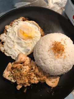 รูปของ ไก่กระเทียมไข่ดาว