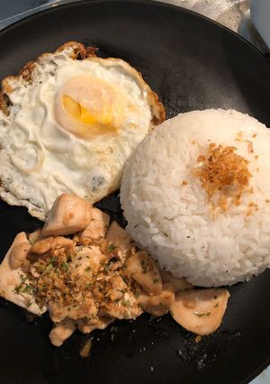 รูปของ ไก่กระเทียมไข่ดาว