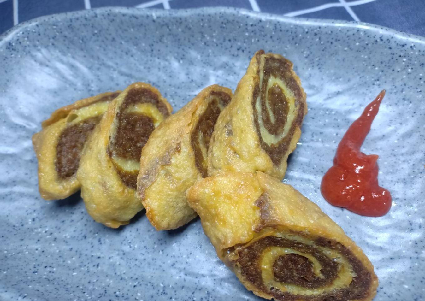 Chicken Egg Roll*