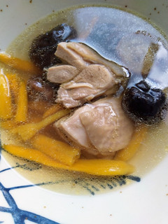 香菇金針燉雞湯(家常好湯)(簡單料理)(電鍋料理) 的食譜成品照片