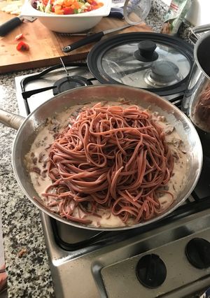 Una foto de Linguini al Barolo con jamón de jabugo y boletus
