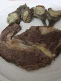 Chuletón con alcachofas para compartir