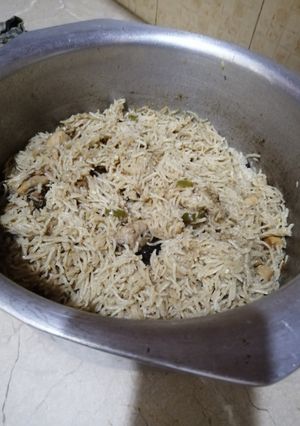 A picture of Yakhni Pulao.