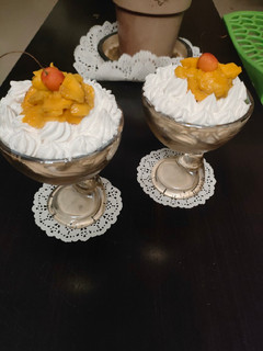 मैंगो फ्रूट क्रीम(mango fruit cream recipe in hindi) रेसिपी मुख्य फोटो