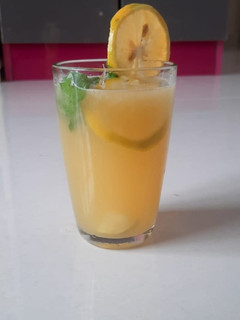 மொசாம்பி மாக்டெயில்(mosambi mocktail recipe in tamil) செய்முறை முக்கிய புகைப்படம்