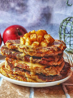 Una foto de Tortitas de manzana y canela
