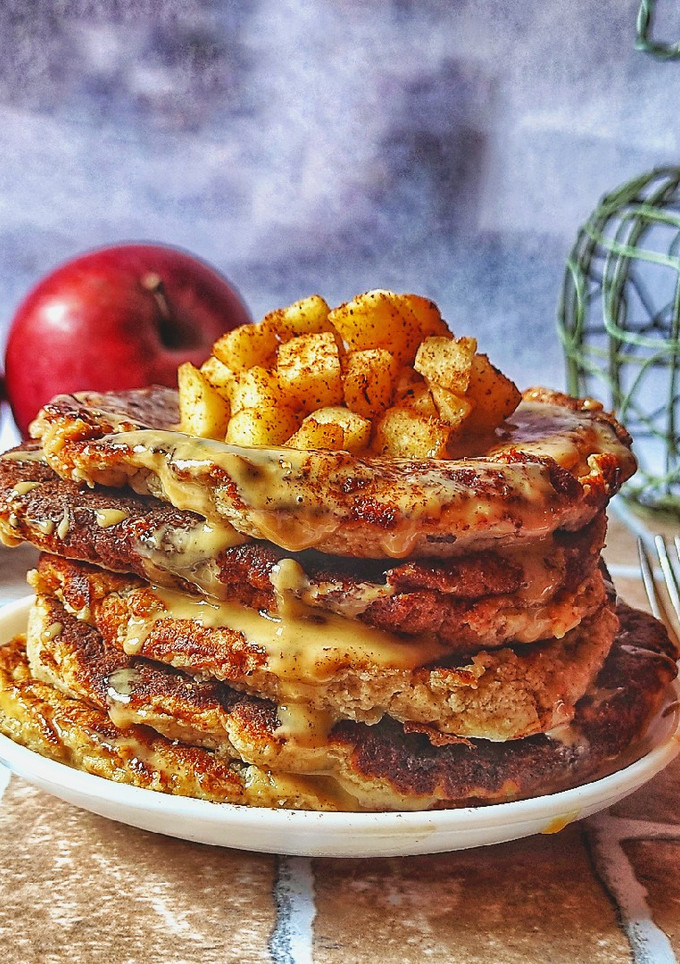 Una foto de Tortitas de manzana y canela