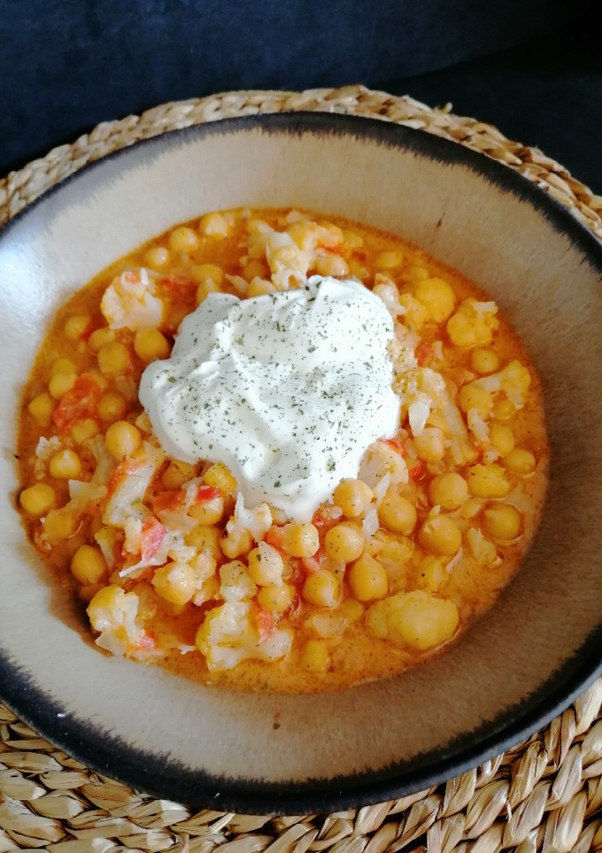Una foto de Coliflor con garbanzos