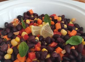 Una foto de Ensalada de frijoles negros
