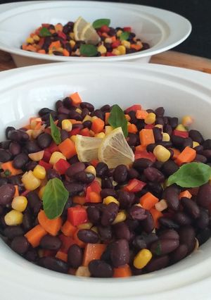 Una foto de Ensalada de frijoles negros