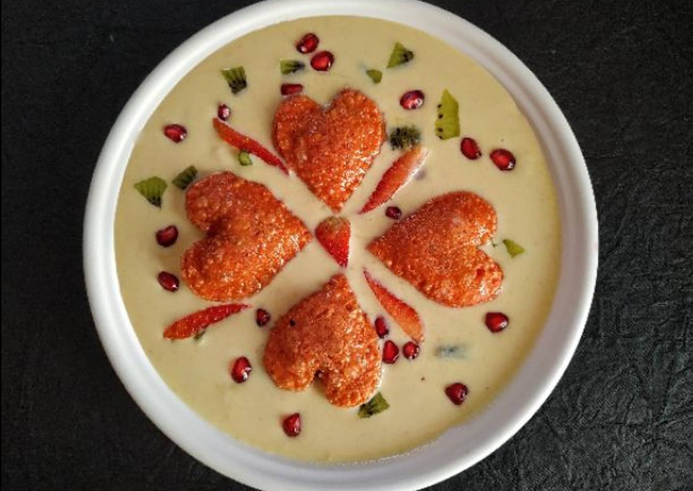 Sweet fruits ravioli in Rich creamy sauce