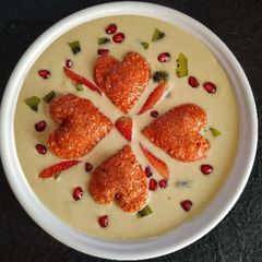 A picture of Sweet fruits ravioli in Rich creamy sauce.
