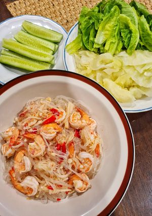 รูปของ ยำวุ้นเส้นเห็ดเข็มทองกุ้งสด🍄🦐