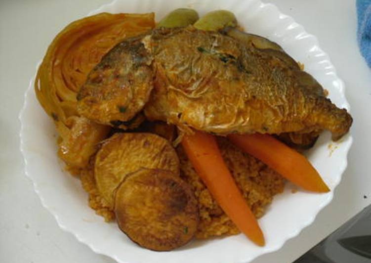 طريقة عمل أرز محمر وسمك مقلي