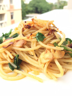 A picture of Spaghetti Olio E Aglio With Chili Garlic.