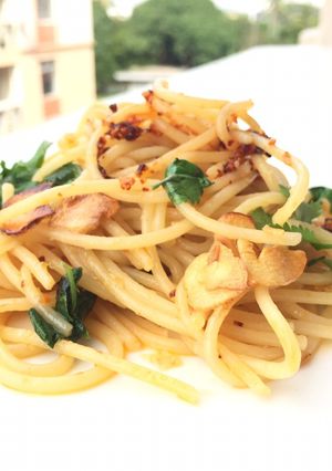 A picture of Spaghetti Olio E Aglio With Chili Garlic.