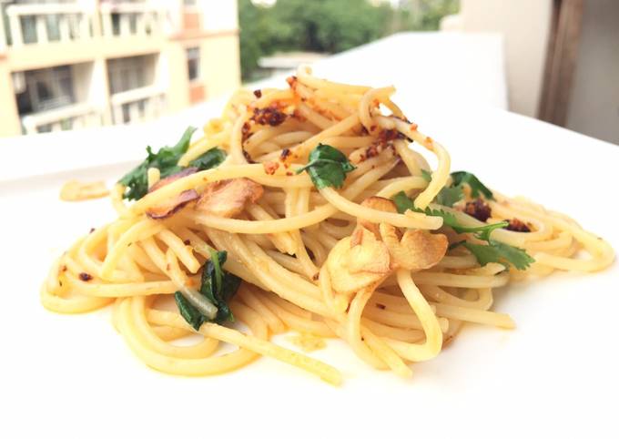Spaghetti Olio E Aglio With Chili Garlic