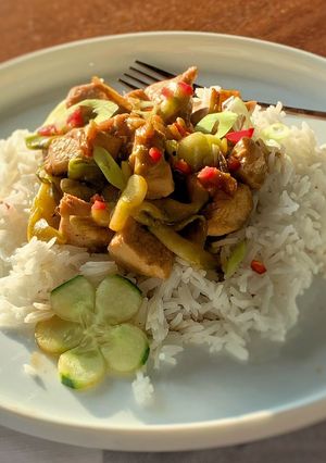 A picture of Cucumber, garlic, ginger, Chinese chicken!.