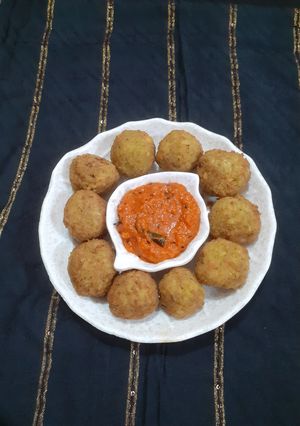 A picture of Rice Bonda.