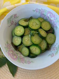 Foto di Zucchine fredde alla salvia e timo limonato