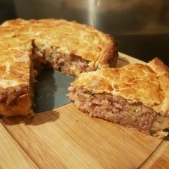 Corned beef & potato pie A picture of Corned beef & potato pie.