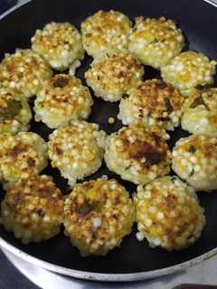 સાબુદાણા વડા (Sabudana Vada Recipe In Gujarati) રેસીપી મુખ્ય ફોટો